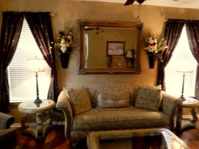 Foto del edificio - 7821 Lake Meredith Way