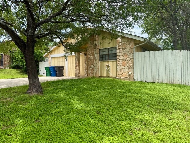 Building Photo - Charming Single-Story Home Near 1604 & Culebra