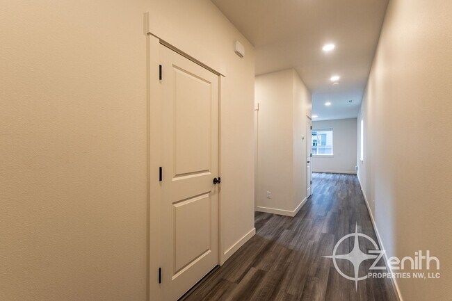 Foto del edificio - Modern Living in Ridgefield – 3BR/2.5BA Co...