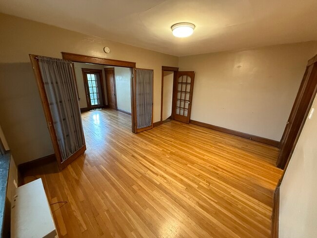 Living room - 4935 Eichelberger st