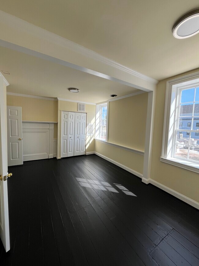 Building Photo - 715 Caroline St