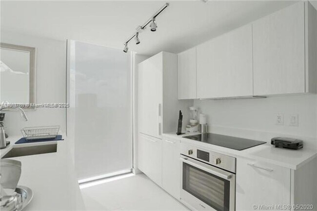 Photo - 501 NE 31st St Apartment