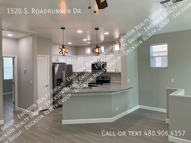Building Photo - 1520 S Roadrunner Dr