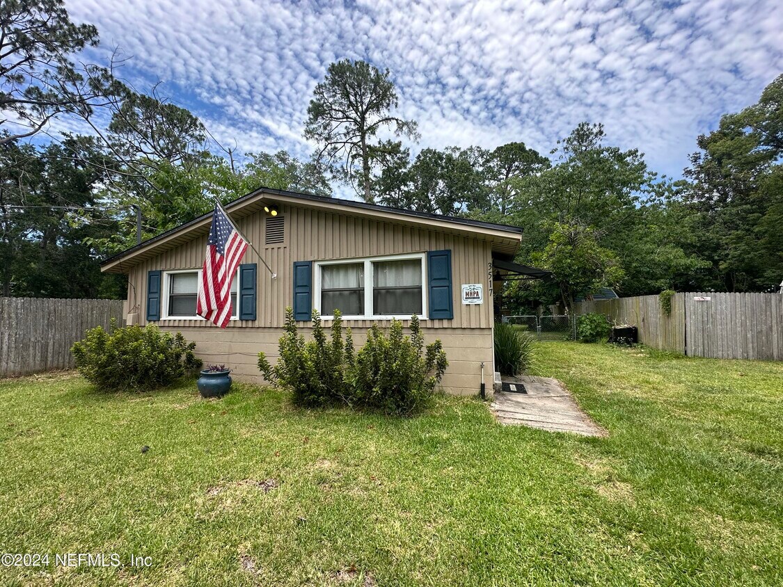 Primary Photo - 3517 Myra St