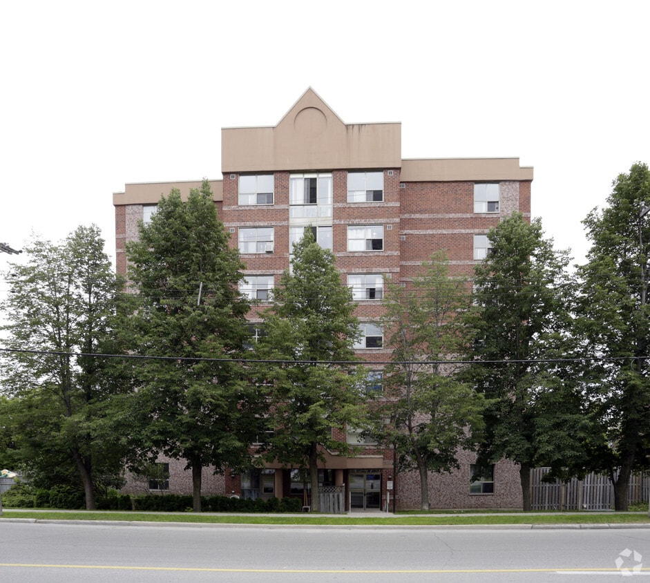 14 Worsley Apartments 14 Worsley St Barrie, ON