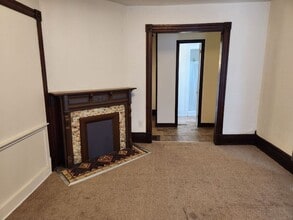 Building Photo - 104 Boardman St