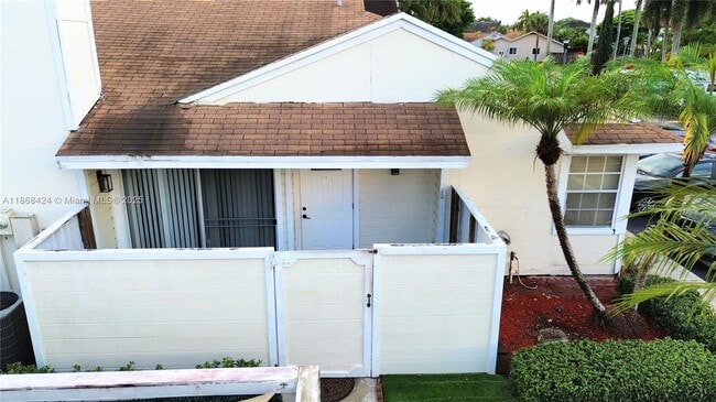 Foto del edificio - 3324 NW 101st Ave