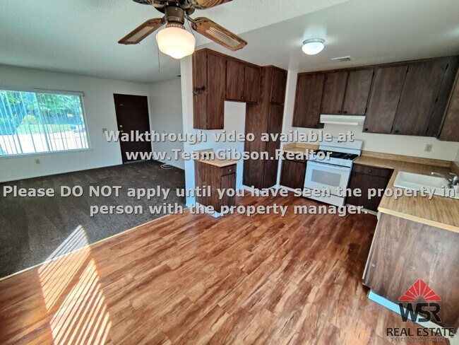 Foto del edificio - 3 Bedroom, 2 Bathroom Condo W/ 2 Car Garage