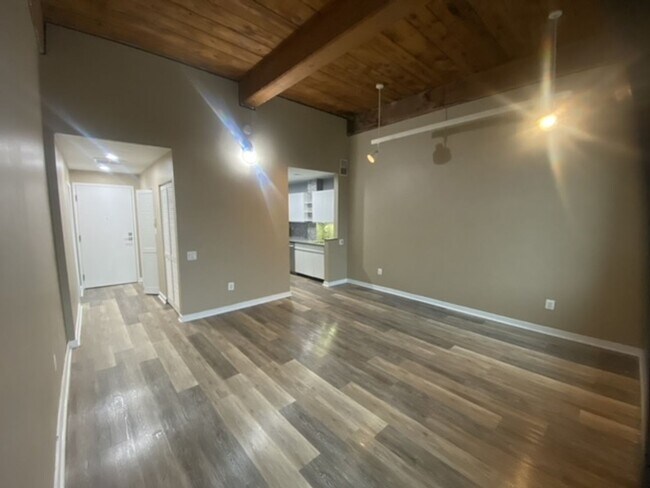 Foto del edificio - Gorgeous Canton Shipyard Studio w/ AC & Parking! Available 7/15