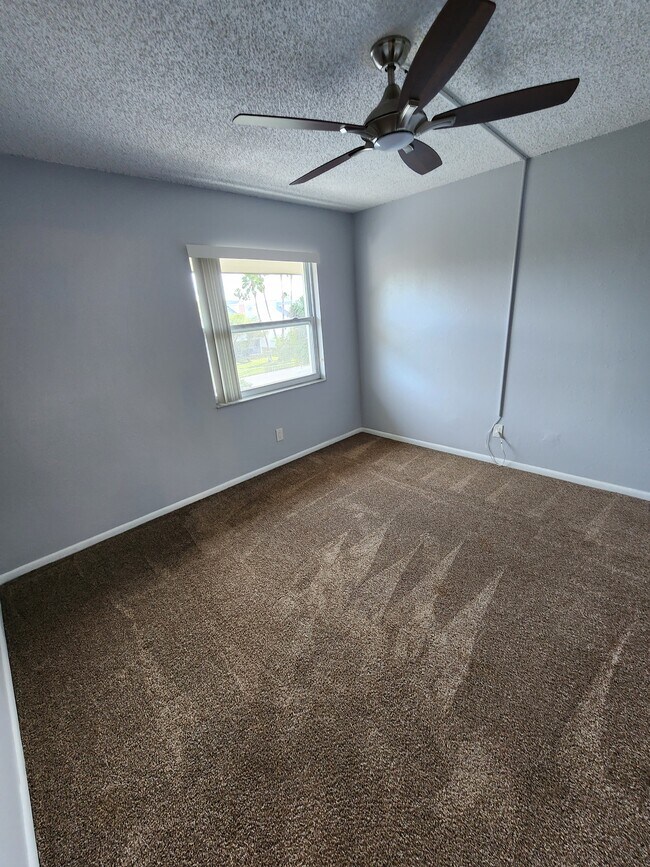 Building Photo - 12570 Capri Cir N