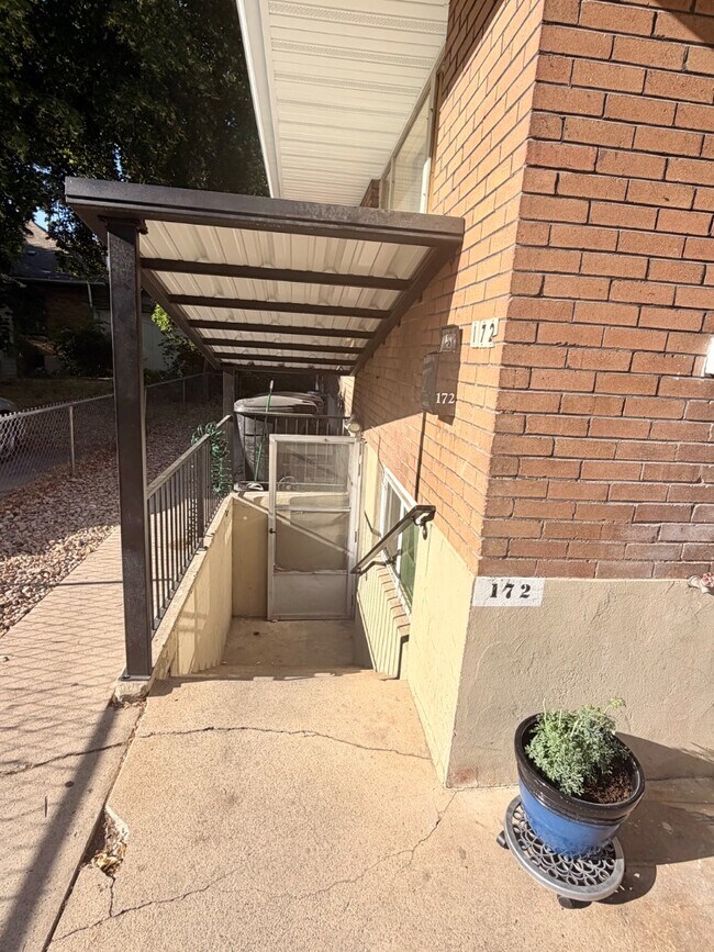 Building Photo - 170 E 300 N