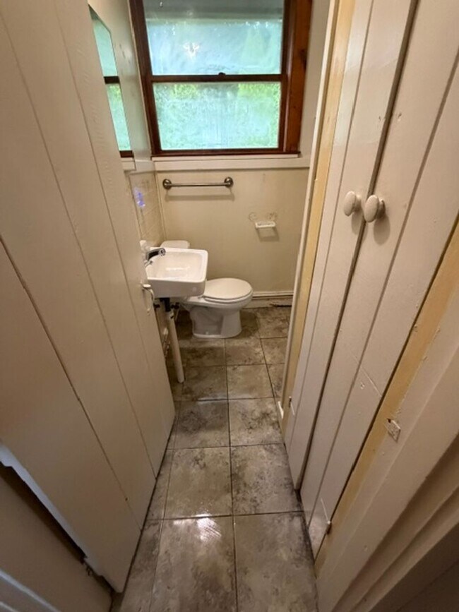 Foto del edificio - 1 bedroom. 1 bath unit in Dennisport Ma.