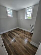 Building Photo - 208 Giles Blvd E