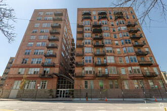Building Photo - 500 S Clinton St
