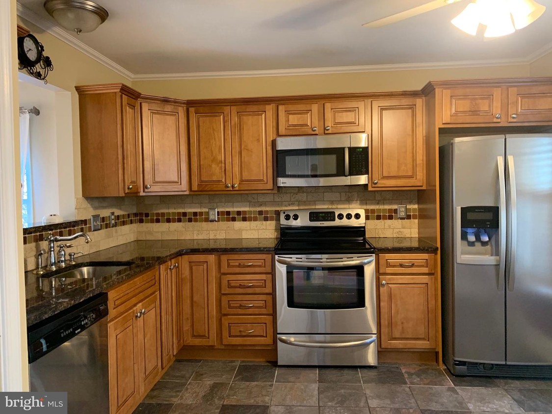 Primary Photo - 5038 E Woodmill Dr