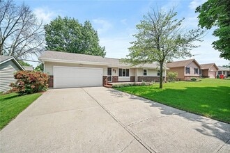 Building Photo - 1201 SE Hayes Dr