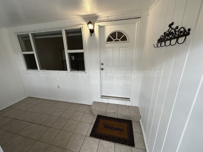 Photo - 1685 Yukon St House