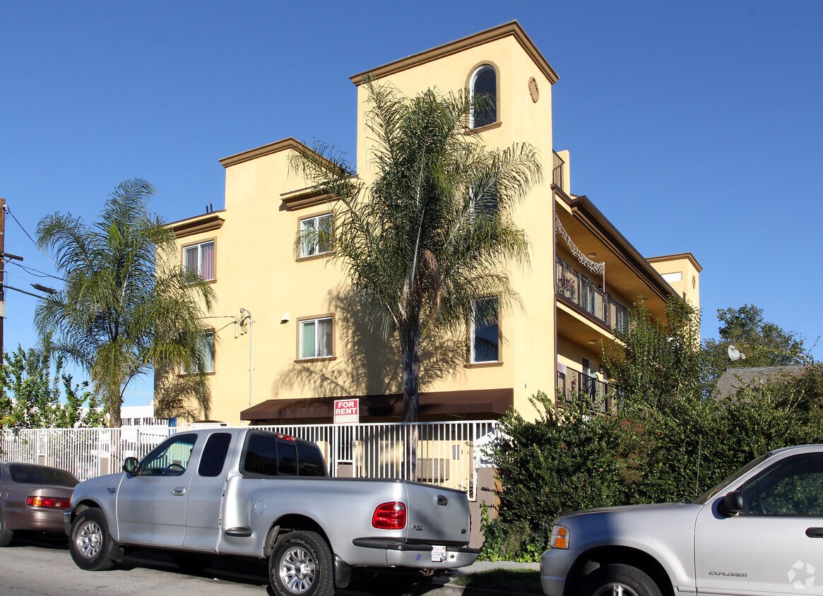 Foto del edificio - 7622 Densmore Ave