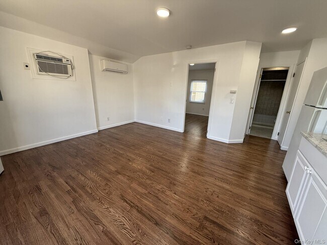 Building Photo - 355 Bayville Ave