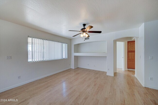 Building Photo - 2634 S 64th Ln