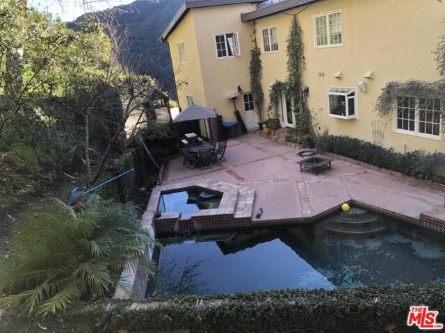 Building Photo - 3944 Mandeville Canyon Rd