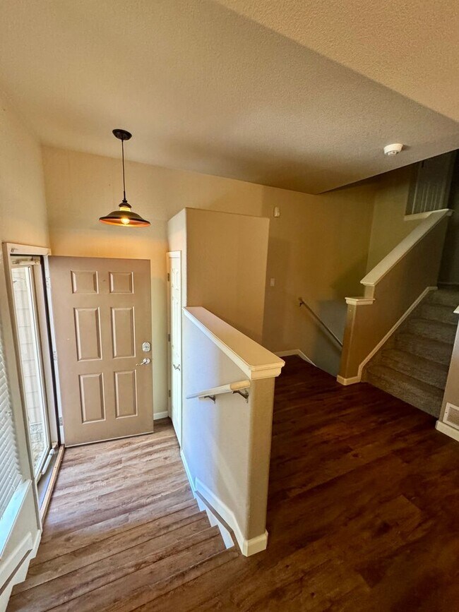 Foto del edificio - Lovely 3 bedroom/3 car tandem garage home in Lorson Ranch