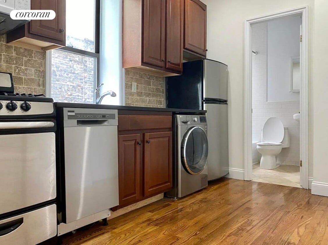 Primary Photo - 215 E 4th St