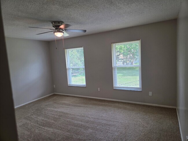 Foto del edificio - 2434 John Young Pkwy