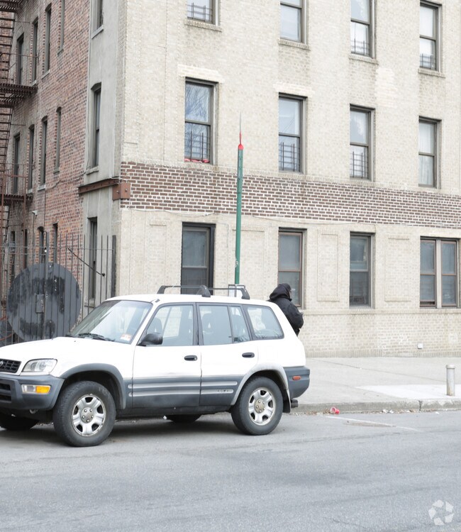 Building Photo - 50 E 212th St