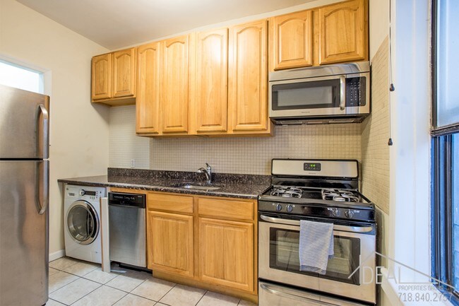 Foto del edificio - 2913 Foster Avenue #D3R
