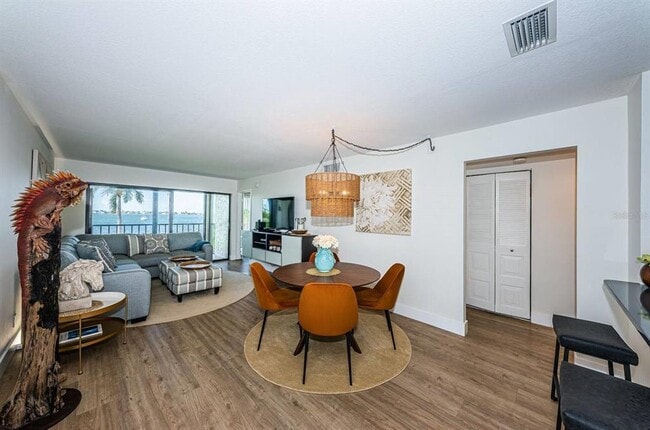 Building Photo - 6365 Bahia Del Mar Blvd S