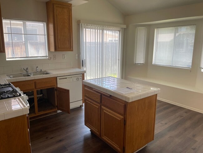 Photo - Upgraded 3 bedroom home!