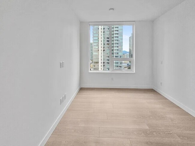Photo du bâtiment - 6537 Telford Ave
