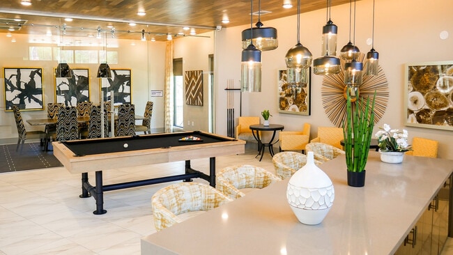 Salón de actividades para residentes de The View at Crown Ridge Apartments - The View at Crown Ridge