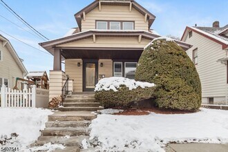 Building Photo - 199 E 7th St