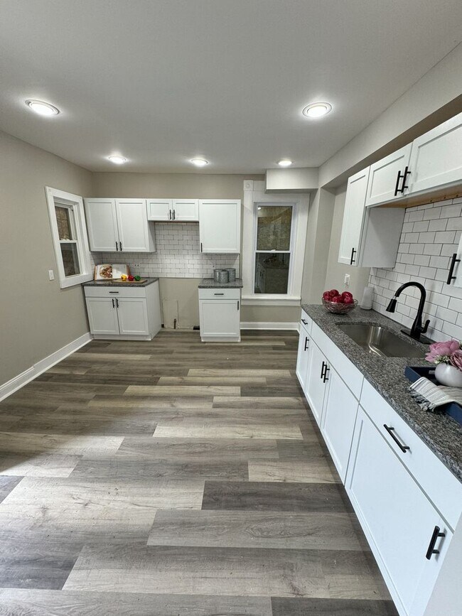 Building Photo - Newly Renovated 3 Bedroom House with Finis...