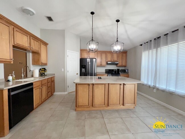 Building Photo - Beautiful 4 Bedroom Brick Home in Fort Wal...