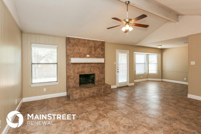 Foto del edificio - 6449 Whitehurst Dr