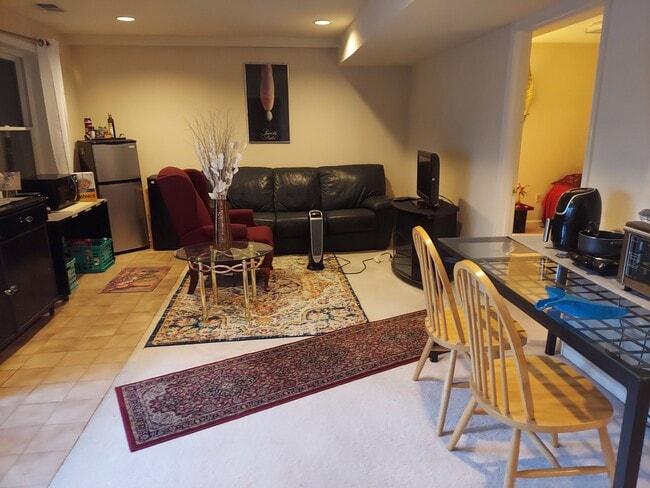 Building Photo - 9205 Linden Grove Ct