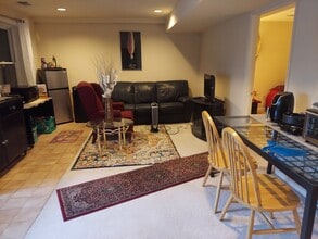 Building Photo - 9205 Linden Grove Ct