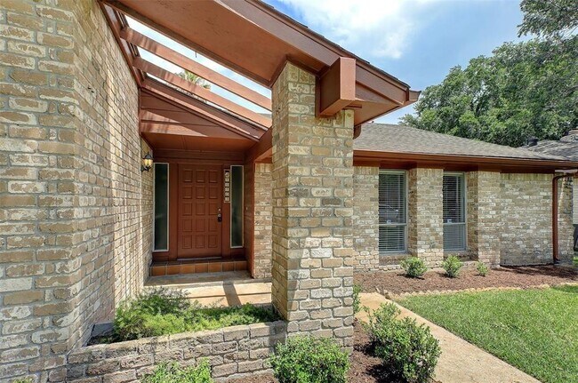 Foto del edificio - 15703 Spring Forest Dr