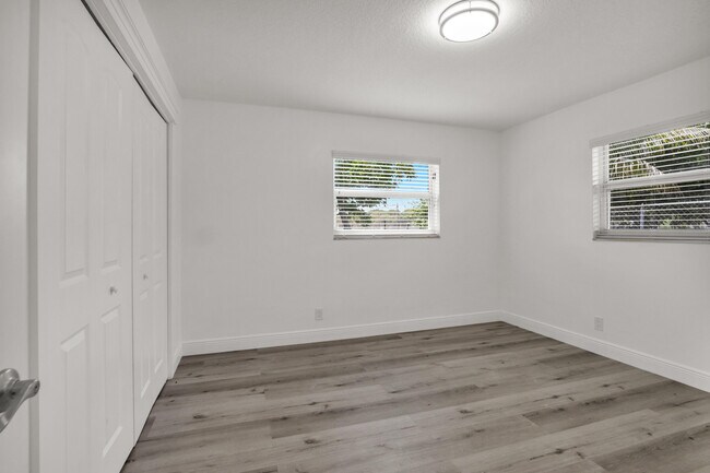Foto del edificio - 3421 NE 5th Ave