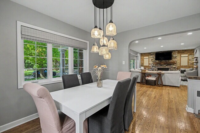 Foto del edificio - 333 E Thruston Blvd
