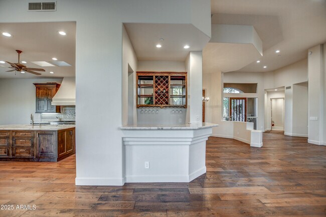 Foto del edificio - 9671 E Monument Dr