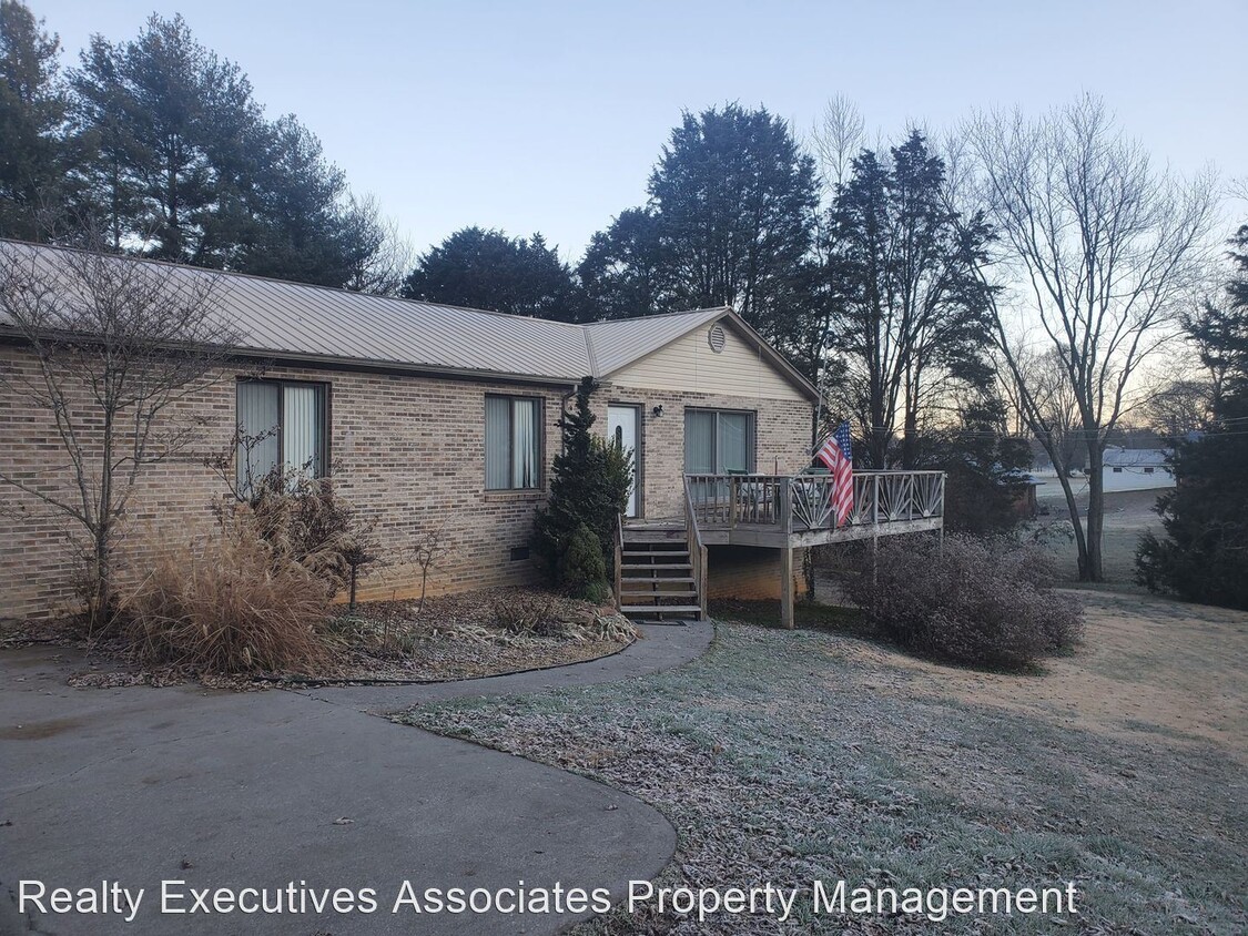 Primary Photo - 6501 Beaver Ridge Rd
