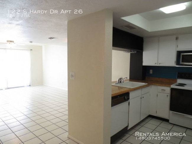Building Photo - 122 S Hardy Dr