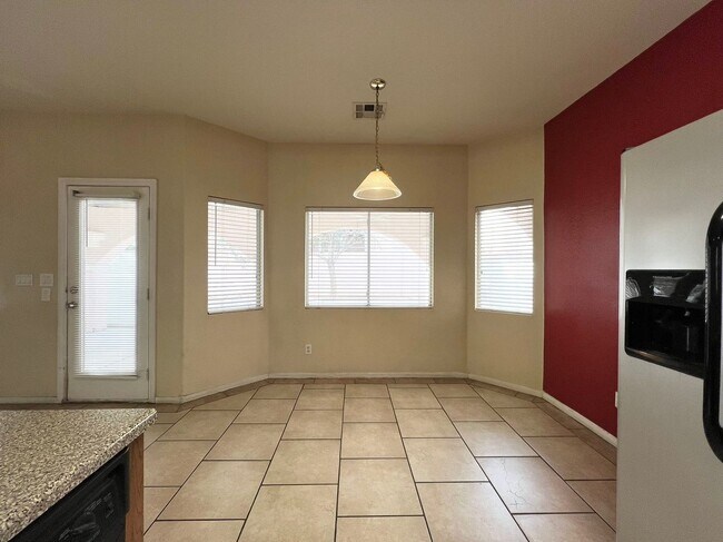 Foto del edificio - Beautiful 2 story single family house