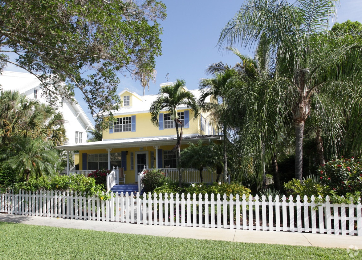 Primary Photo - Naples Garden Villa