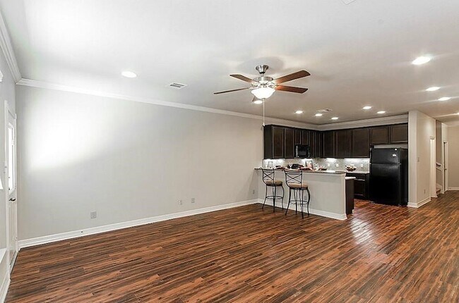 Foto del edificio - 52 Woodland Hills Dr