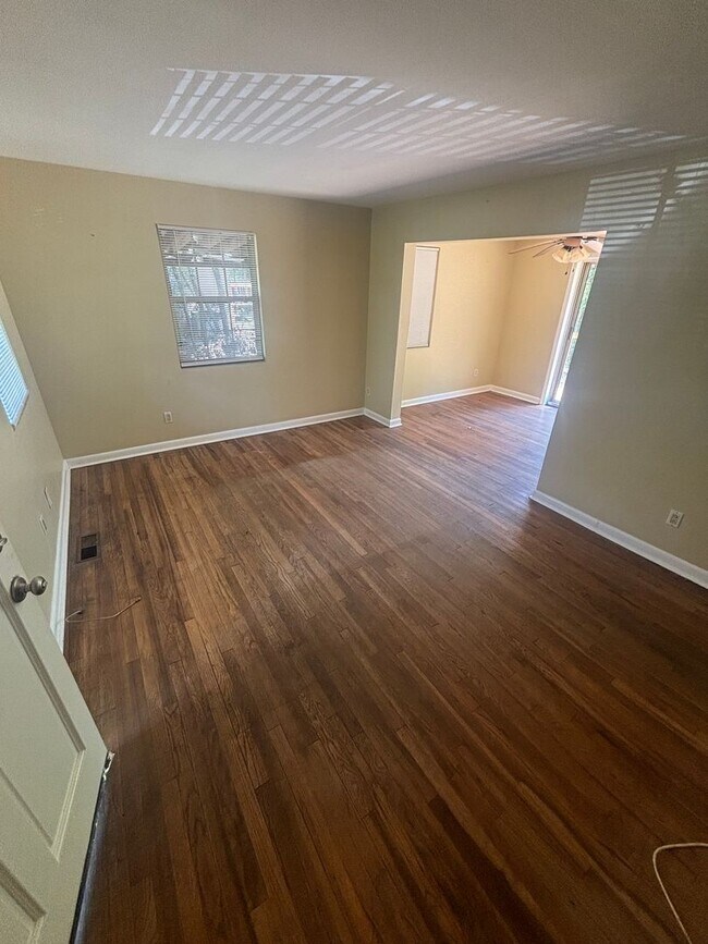 Foto del edificio - 3BR/1BA Close to Campus!